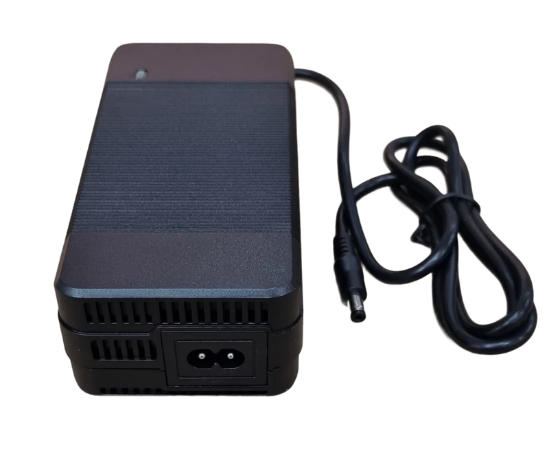 Chargeur Li-ion 42V 4A connecteur 5.5x2.1mm pour batterie 36V vélo trottinette