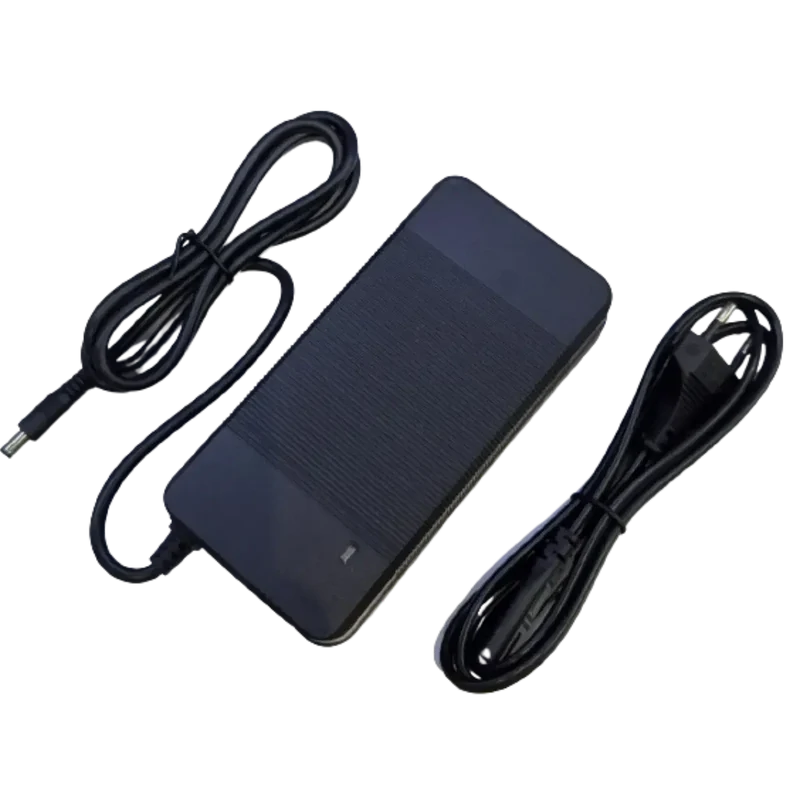 Chargeur batterie Lithium 50.4V 3A – 12S Li-ion – Connecteur 5.5x2.1mm