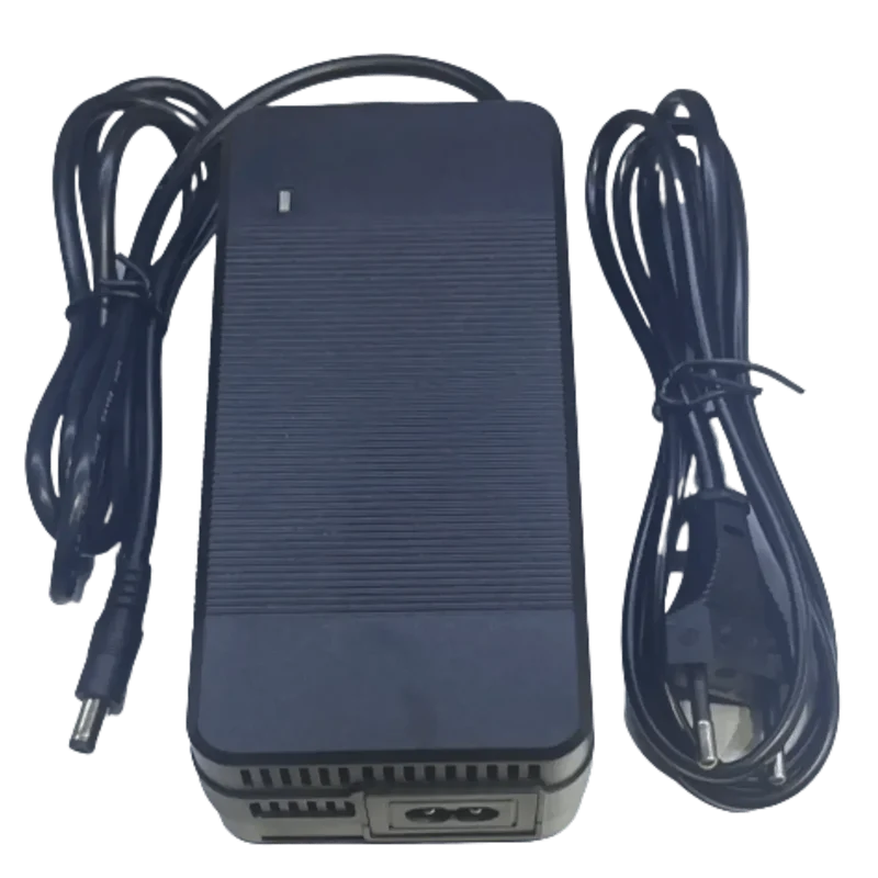 Chargeur de batterie lithium 67.2V 2A avec connecteur 5.5x2.1mm