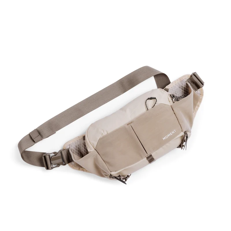 Moment - Slate 4L Camera Sling (Desert)
